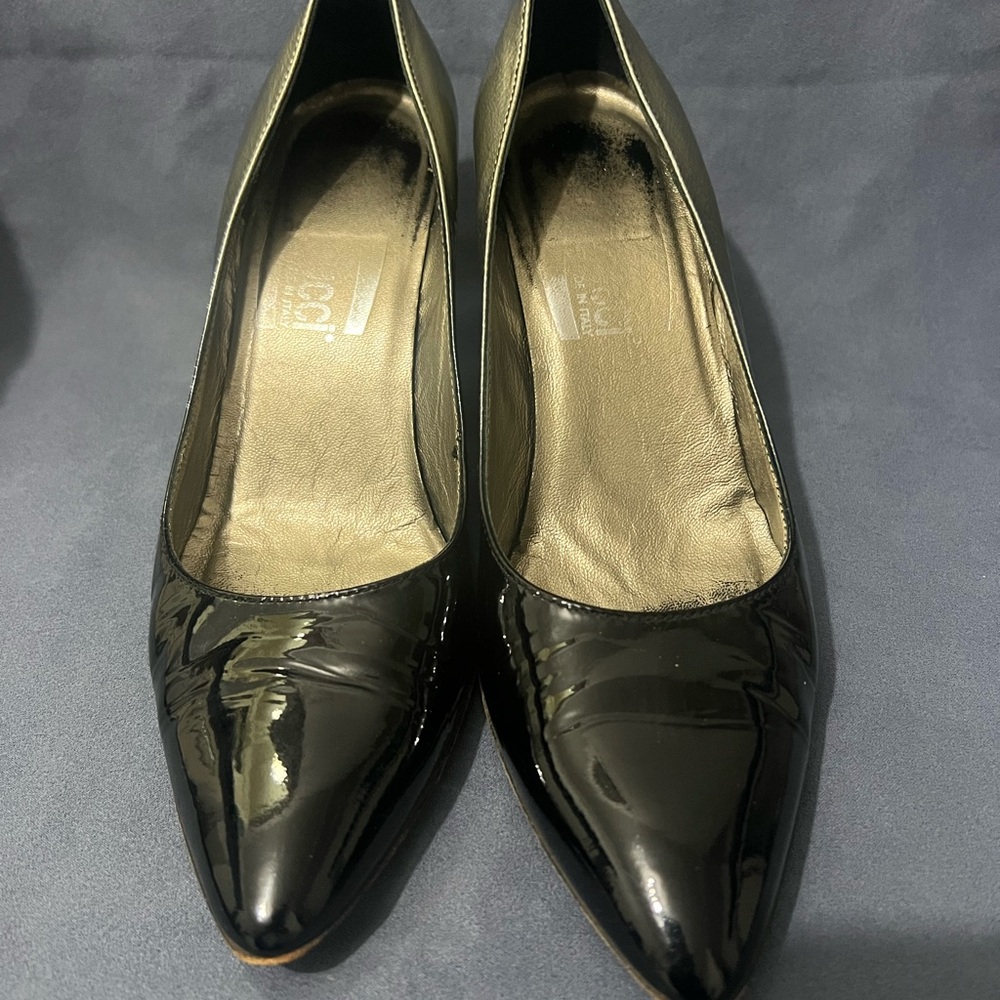 Elegant Black metallic Patent Leather Women's Shoes Gucci 7.5 us